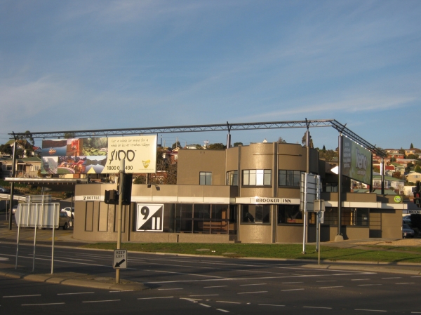 Brooker Inn Hotel