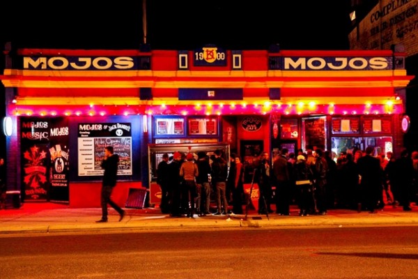 Mojo's Bar